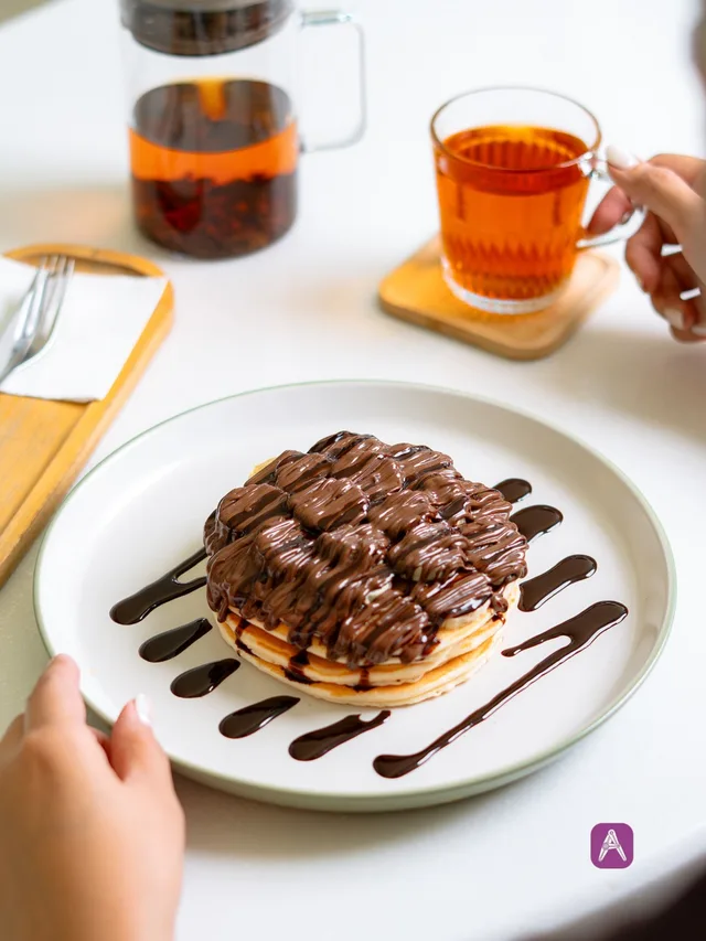 پنکیک، موز و چای آیوت