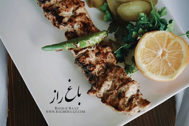 غذای گریل‌شده و دورچین باغ راز
