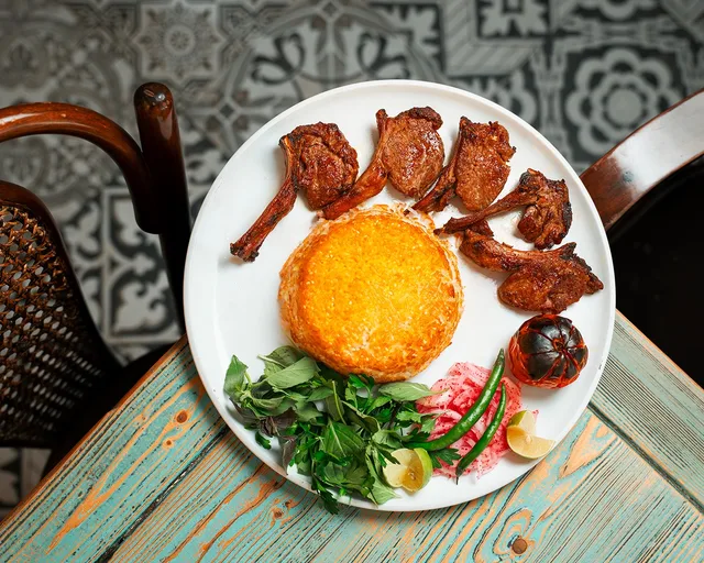 بشقاب گوشت و برنج بل پاسی